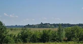 Vue sur la tour de Broue